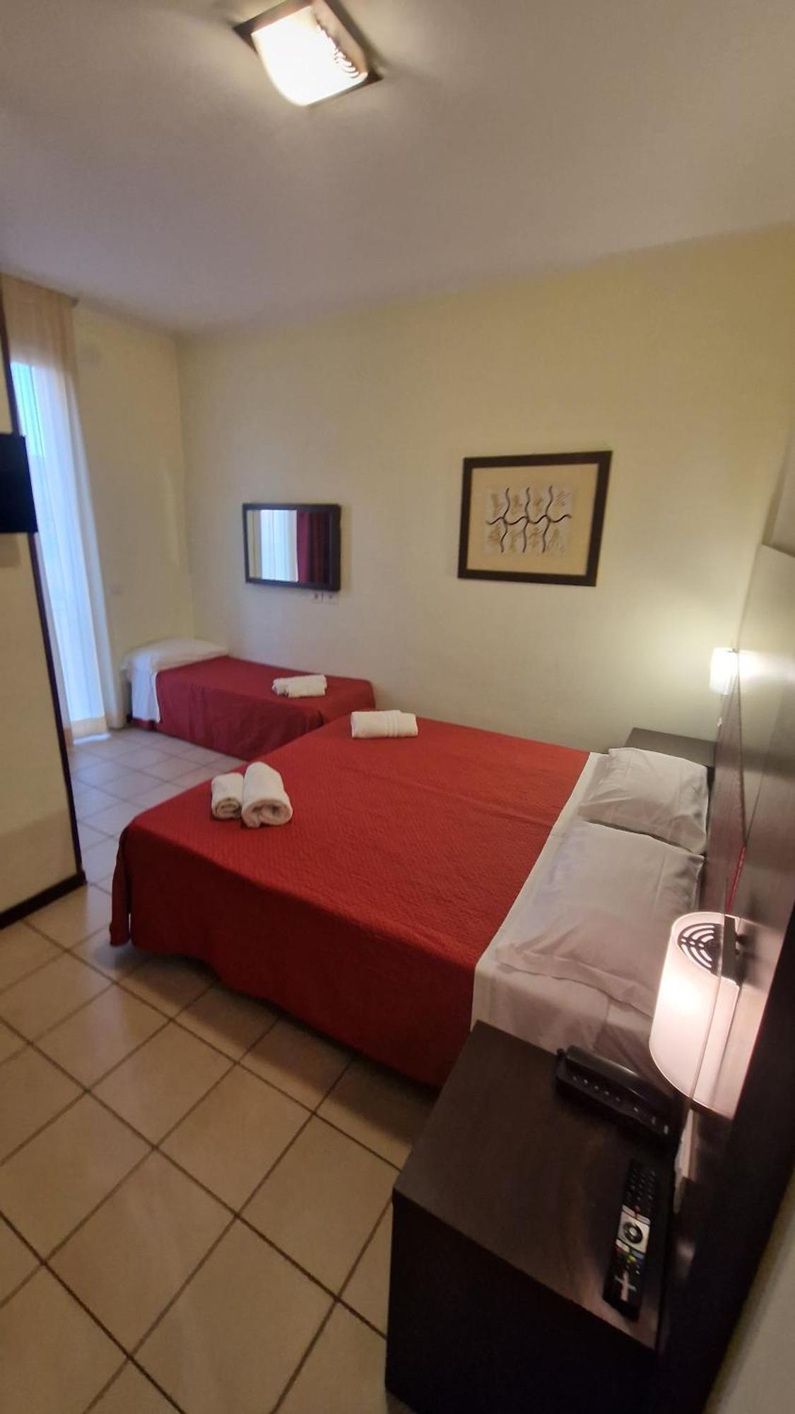 Hotel Alibi Rimini Bagian luar foto