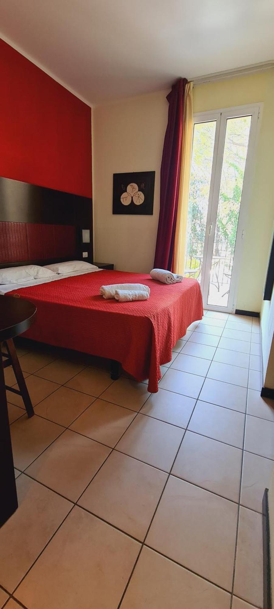 Hotel Alibi Rimini Bagian luar foto