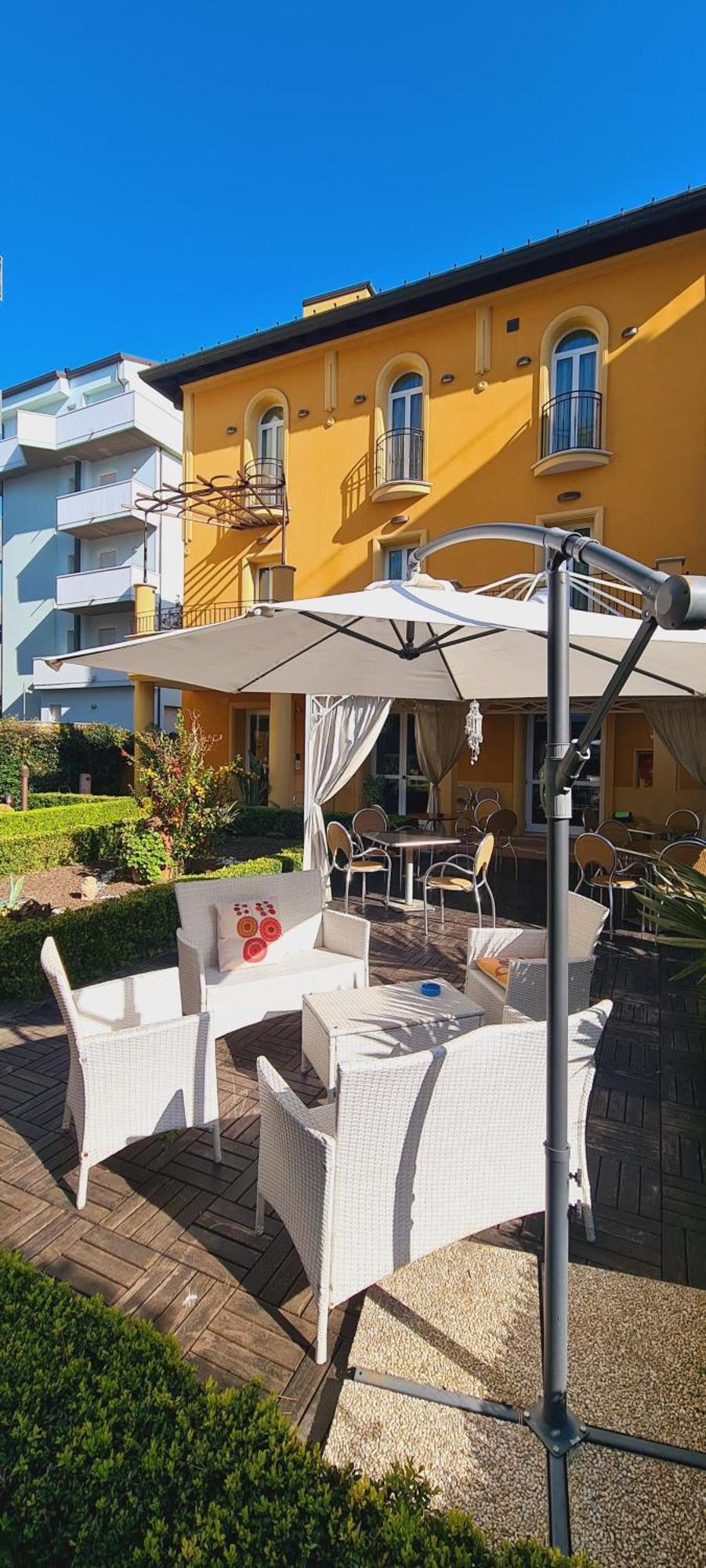 Hotel Alibi Rimini Bagian luar foto