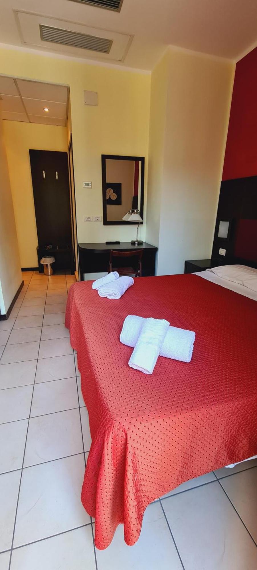 Hotel Alibi Rimini Bagian luar foto