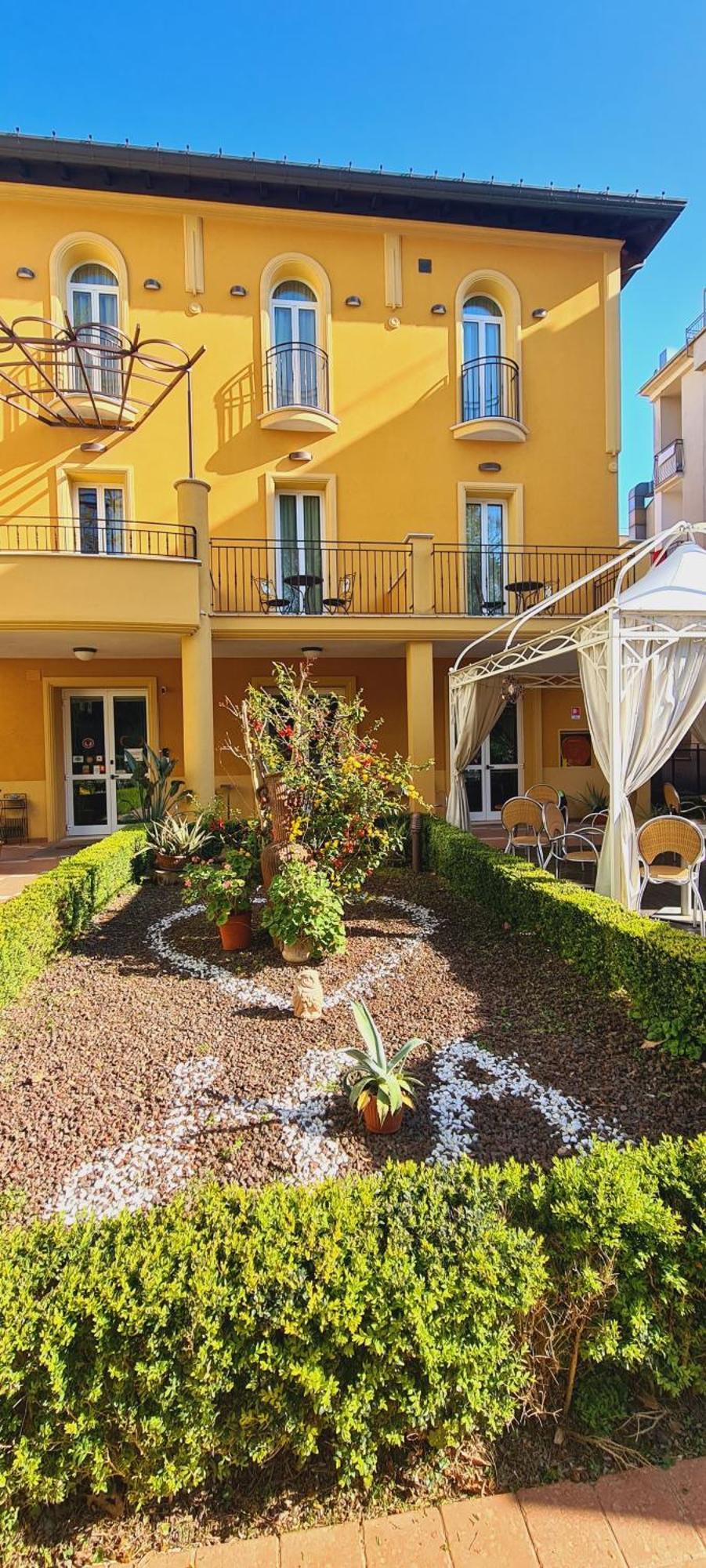Hotel Alibi Rimini Bagian luar foto